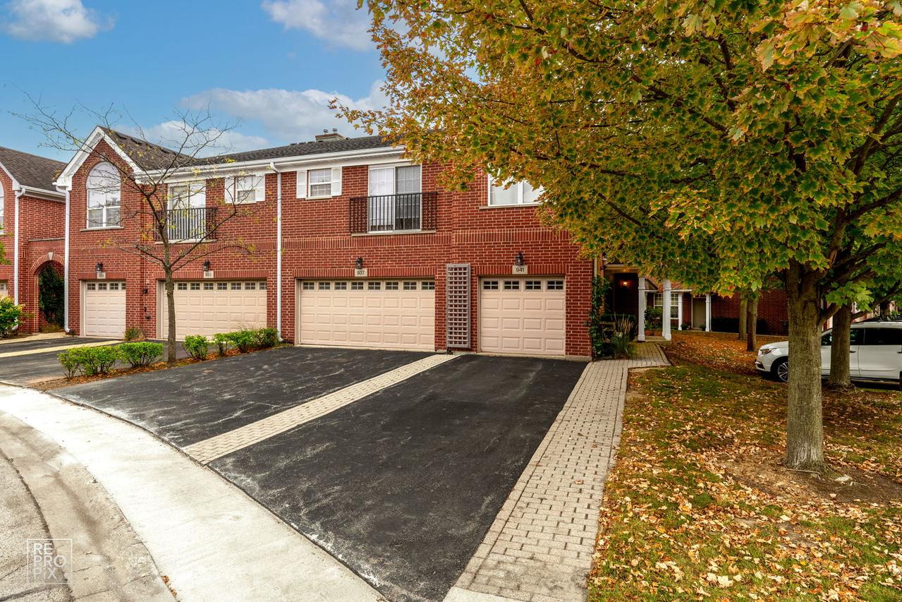 937 Bromley Pl., Northbrook, IL 60062