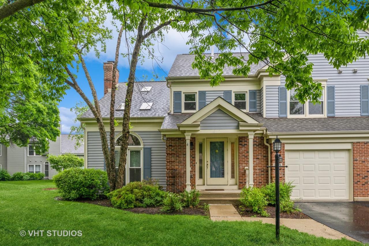 1949 N Charter Point Dr., Arlington Heights, IL 60004