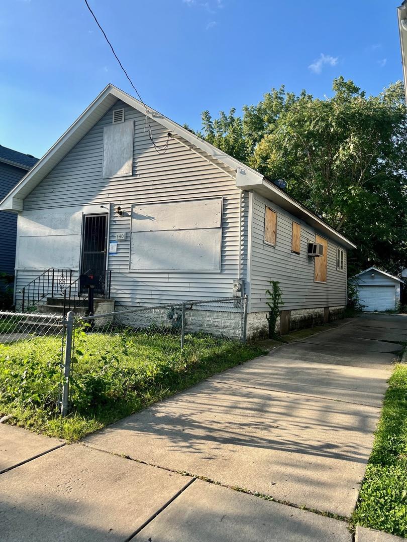 440 Center Ave., Aurora, IL 60505