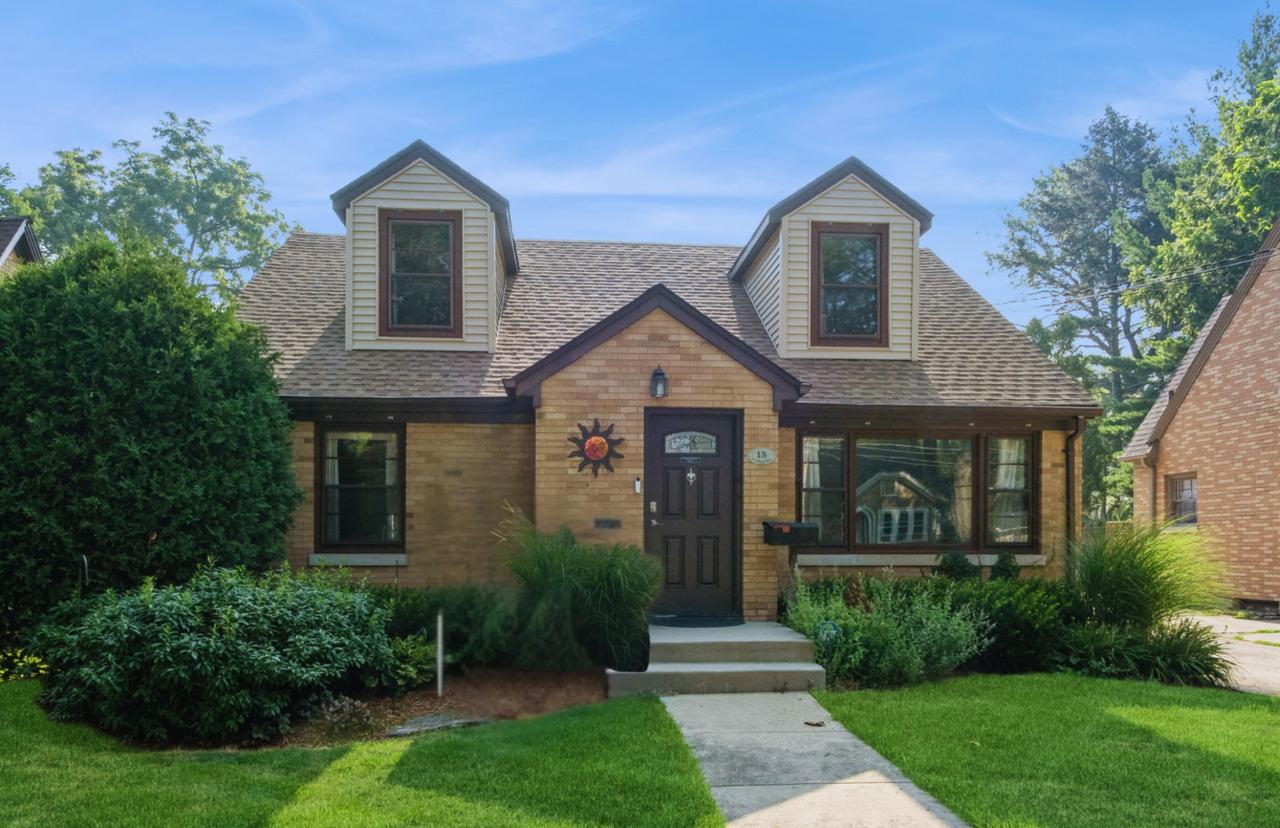 15 N Edison Ave., Elgin, IL 60123