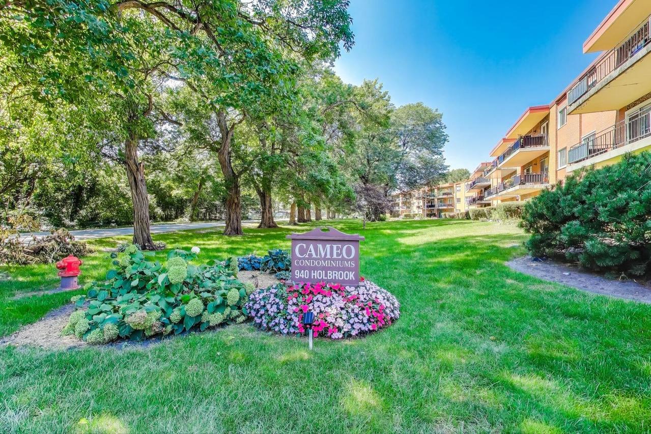 940 Holbrook Rd. #8A, Homewood, IL 60430