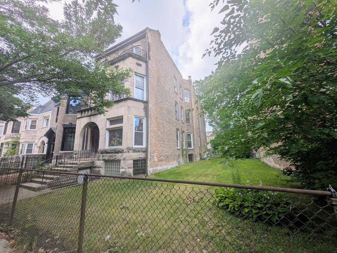 4930 S Vincennes Ave., Chicago, IL 60615