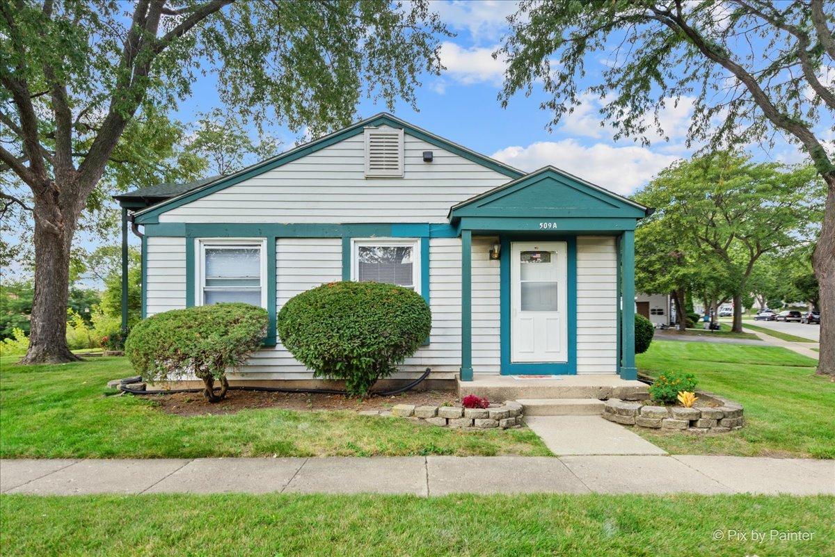 509 Darlene Ln. #A, Glendale Heights, IL 60139