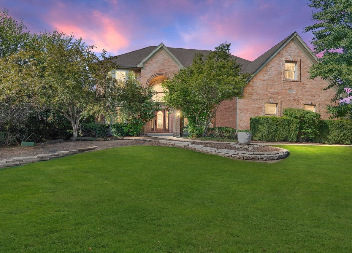 37W004 Ridgewood Dr., St. Charles, IL 60175