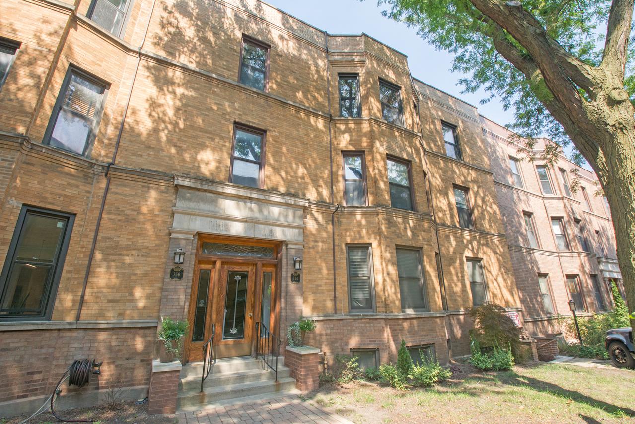 754 W California Ter. #3, Chicago, IL 60657