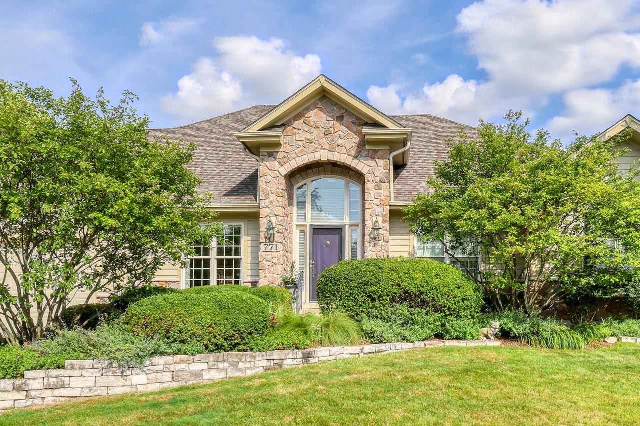 771 Fox Run Dr., Geneva, IL 60134