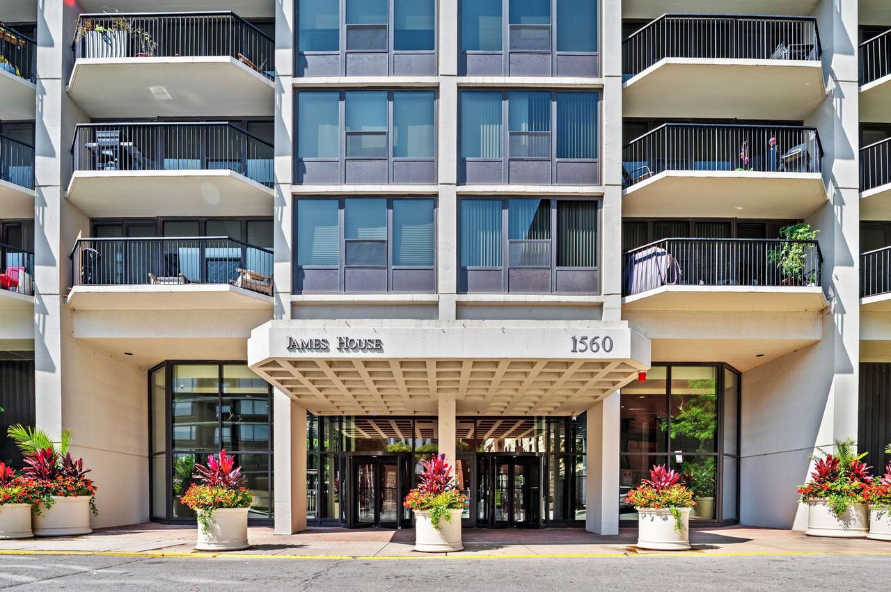 1560 N Sandburg Ter. #4309J, Chicago, IL 60610