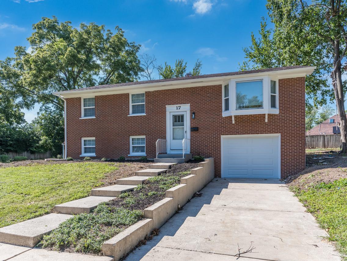 17 Knollwood Dr., Montgomery, IL 60538