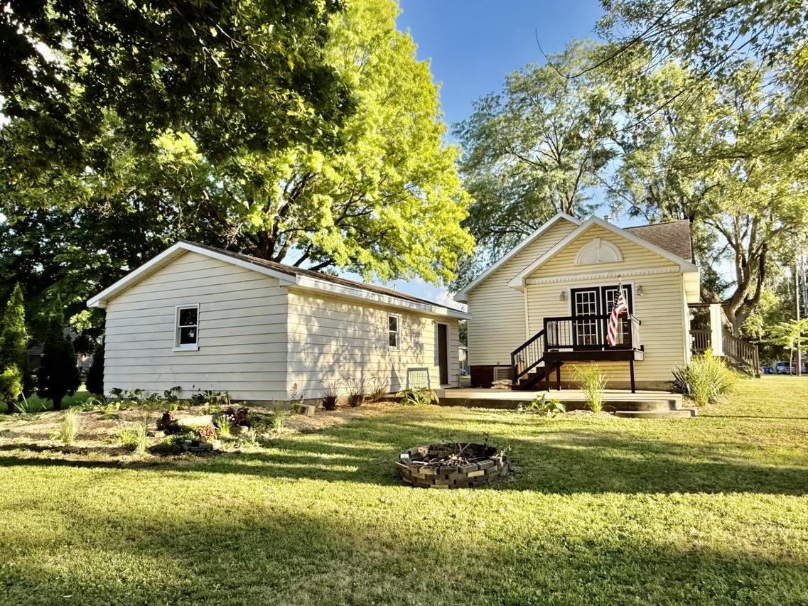 1403 Grant St., Peru, IL 61354