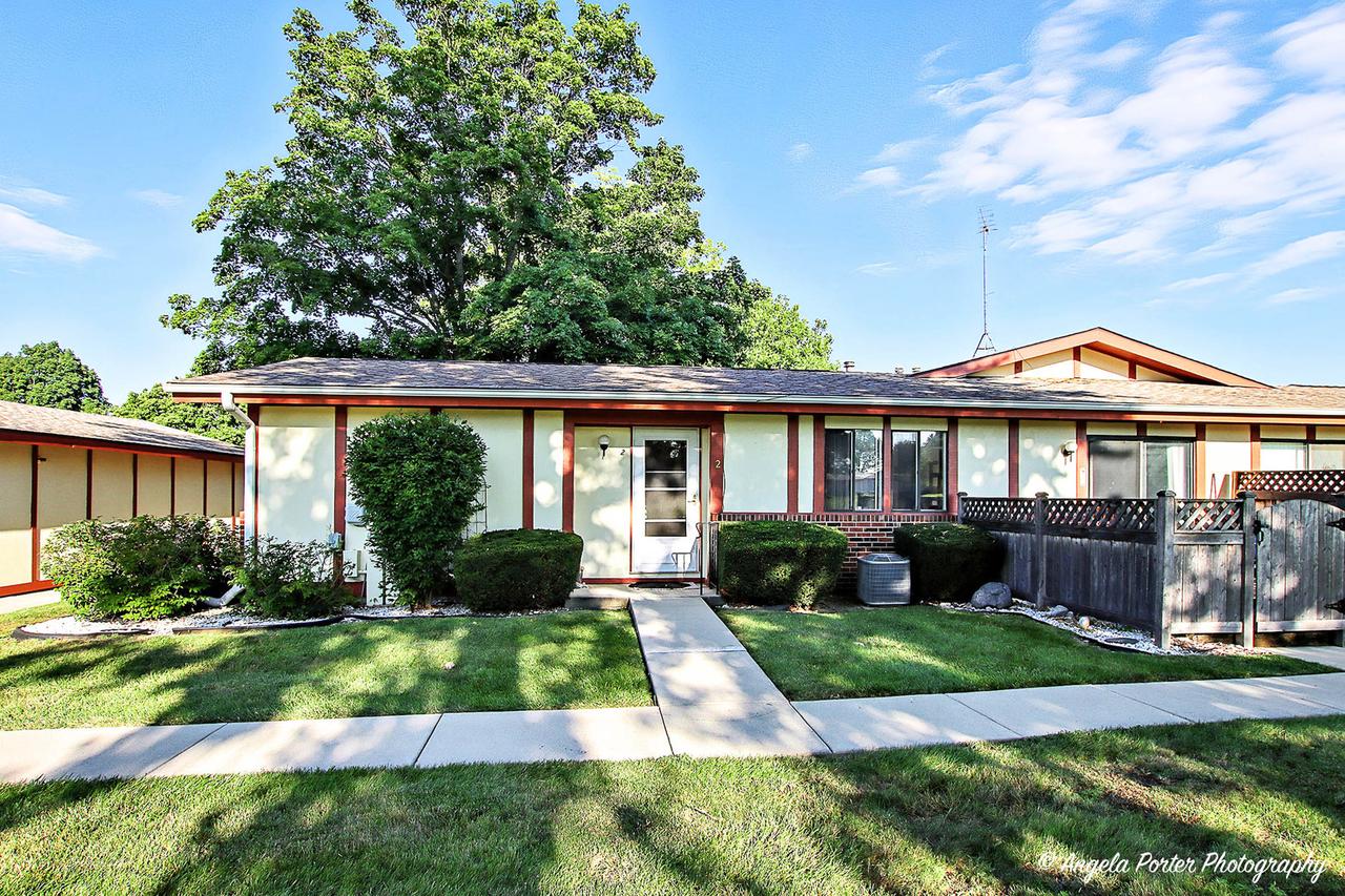 818 Wiltshire Dr. #2, Mchenry, IL 60050