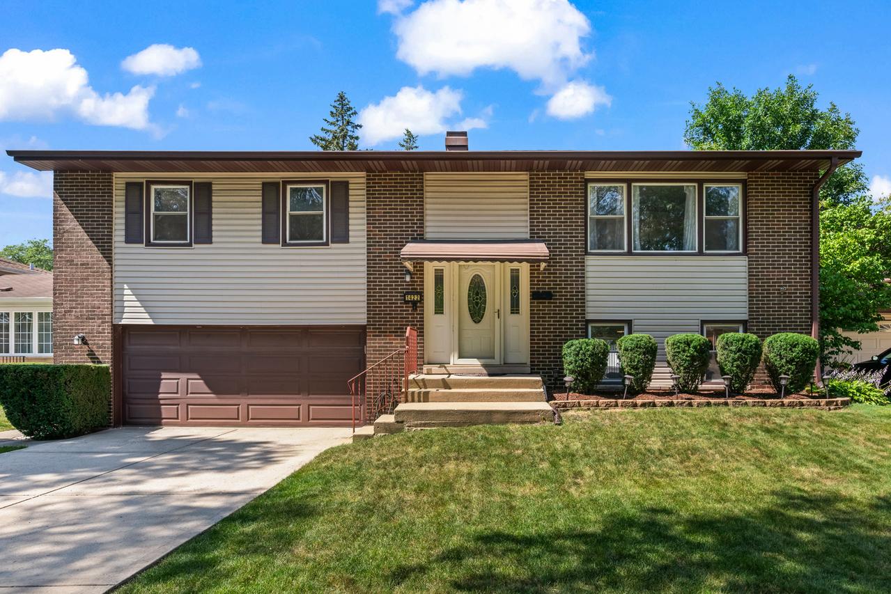 1422 S Robert Dr., Mount Prospect, IL 60056