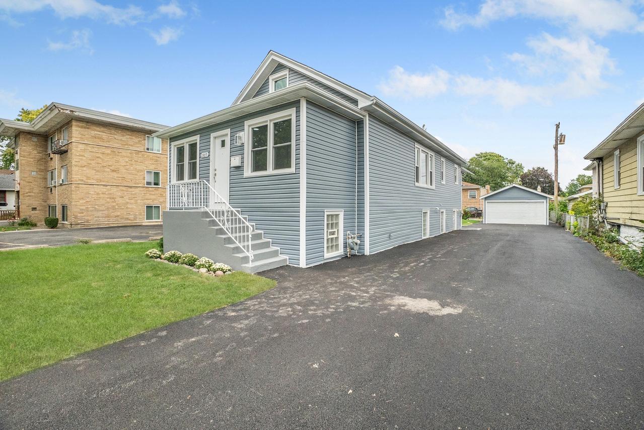 1927 S 17th Ave., Broadview, IL 60155