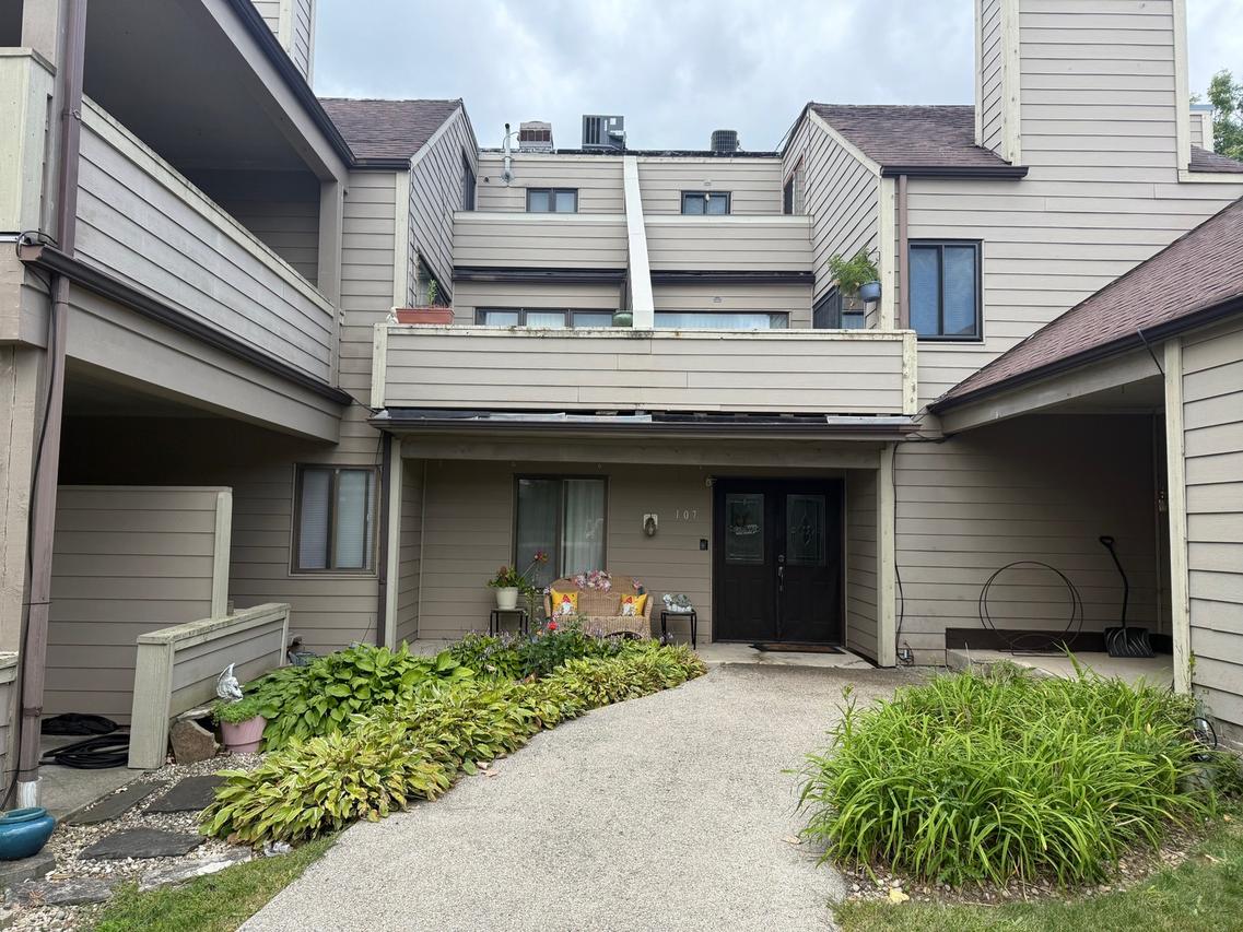 2910 Frontenac St. #107, North Chicago, IL 60064