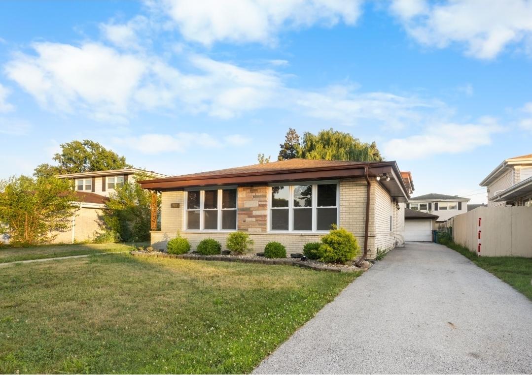 4837 W 107th St., Oak Lawn, IL 60453