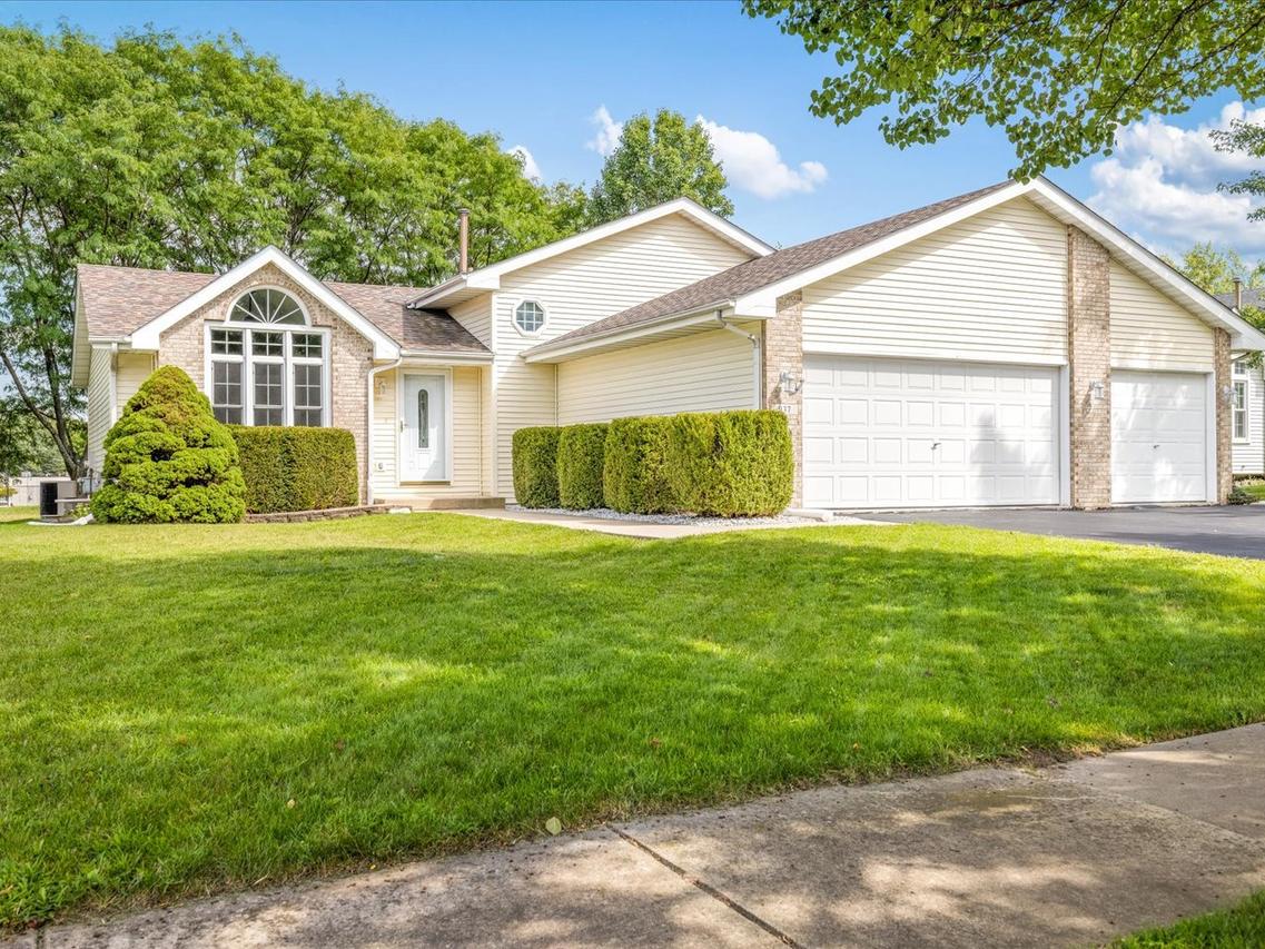 937 White Chapel Ln., Rockford, IL 61108