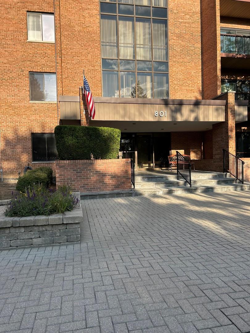 801 79th St. #105, Darien, IL 60561