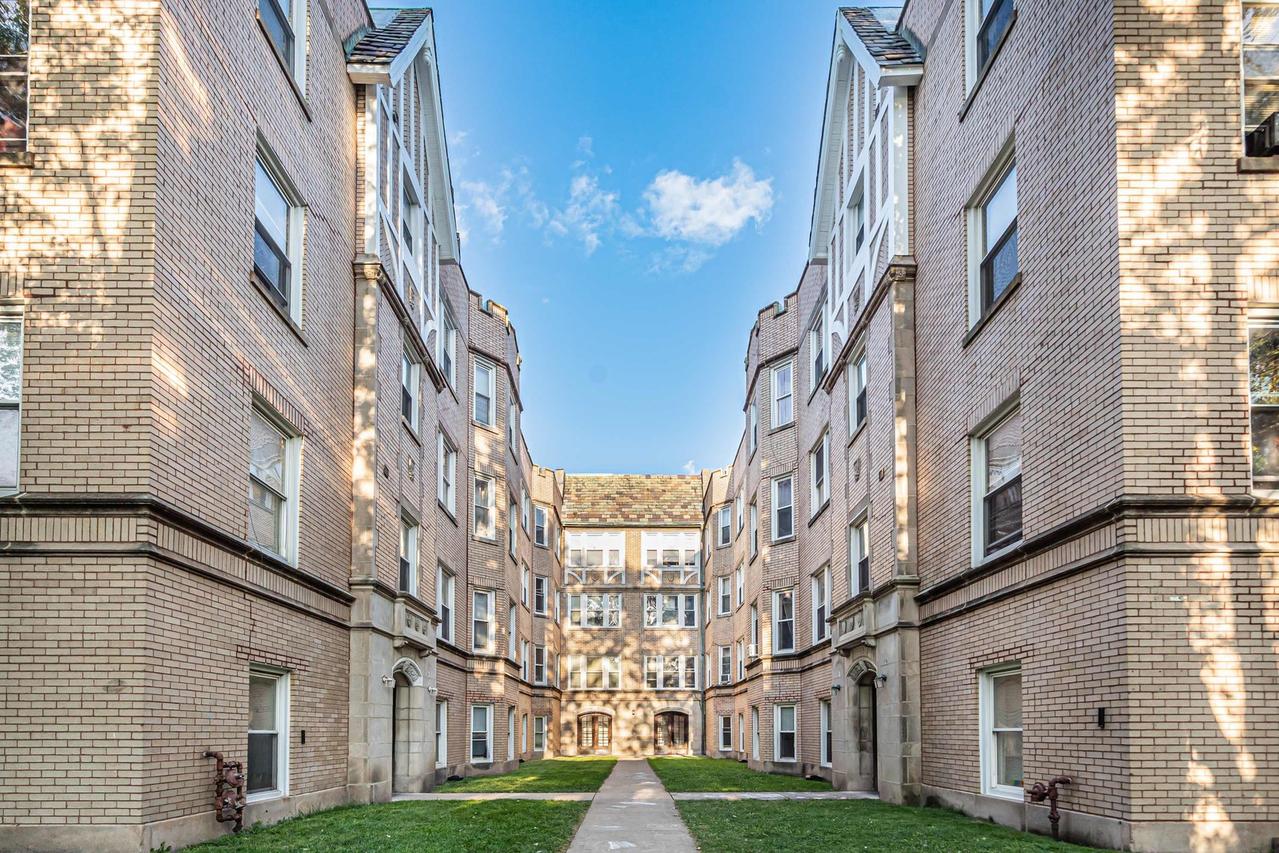 6319 N Artesian Ave. #3W, Chicago, IL 60659