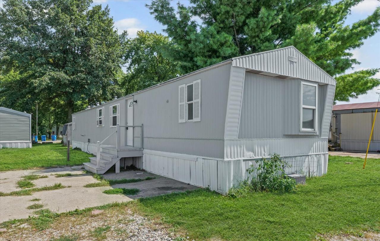 353 W Monroe St. #M13, Monticello, IL 61856