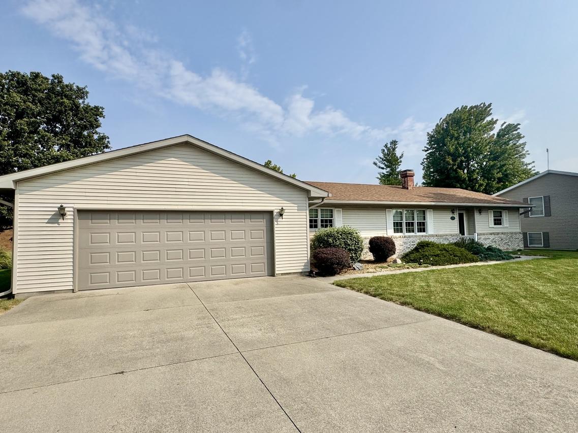 31 Colonial Dr., Clinton, IL 61727