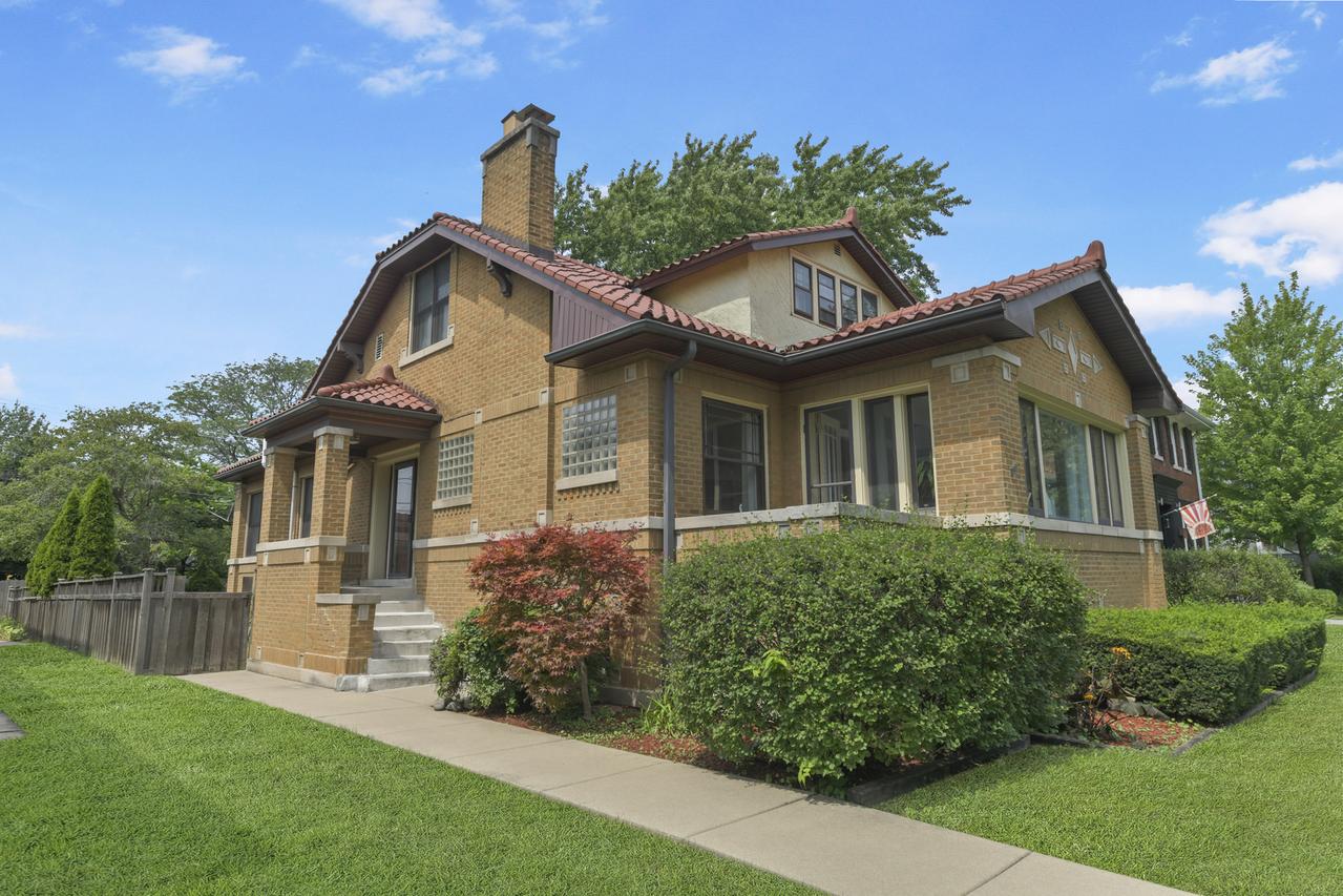 925 Linden Ave., Oak Park, IL 60302