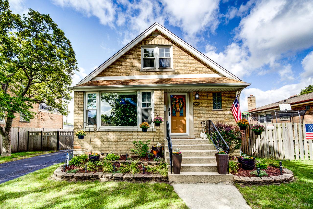 10942 S Tripp Ave., Oak Lawn, IL 60453