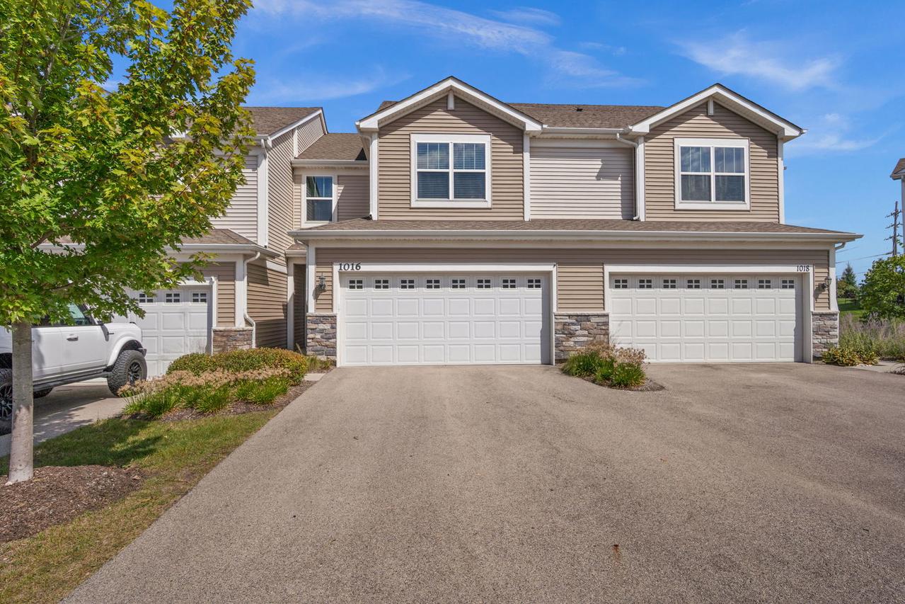 1016 Moraine Dr., South Elgin, IL 60177