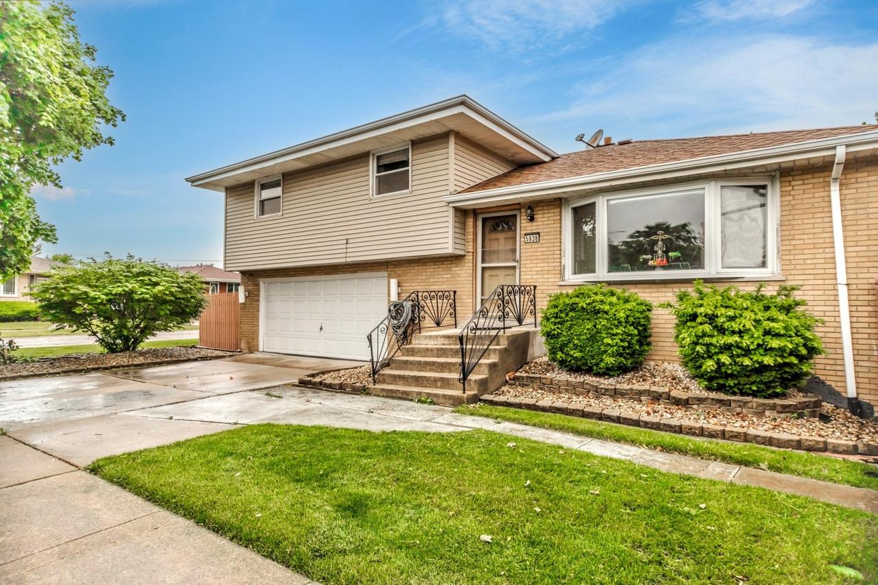 5938 W 83rd St., Burbank, IL 60459