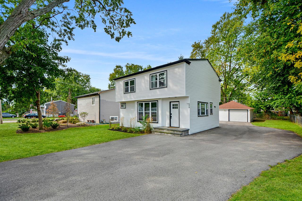 1410 Juneway Ter., Round Lake Beach, IL 60073