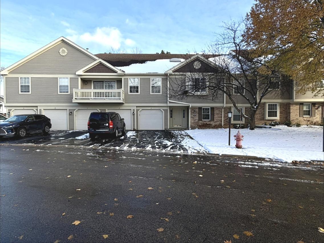 1202 Ballantrae Pl. #E, Mundelein, IL 60060