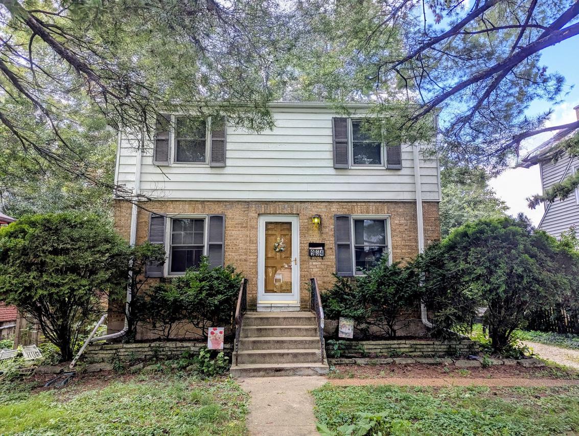964 S Hillside Ave., Elmhurst, IL 60126