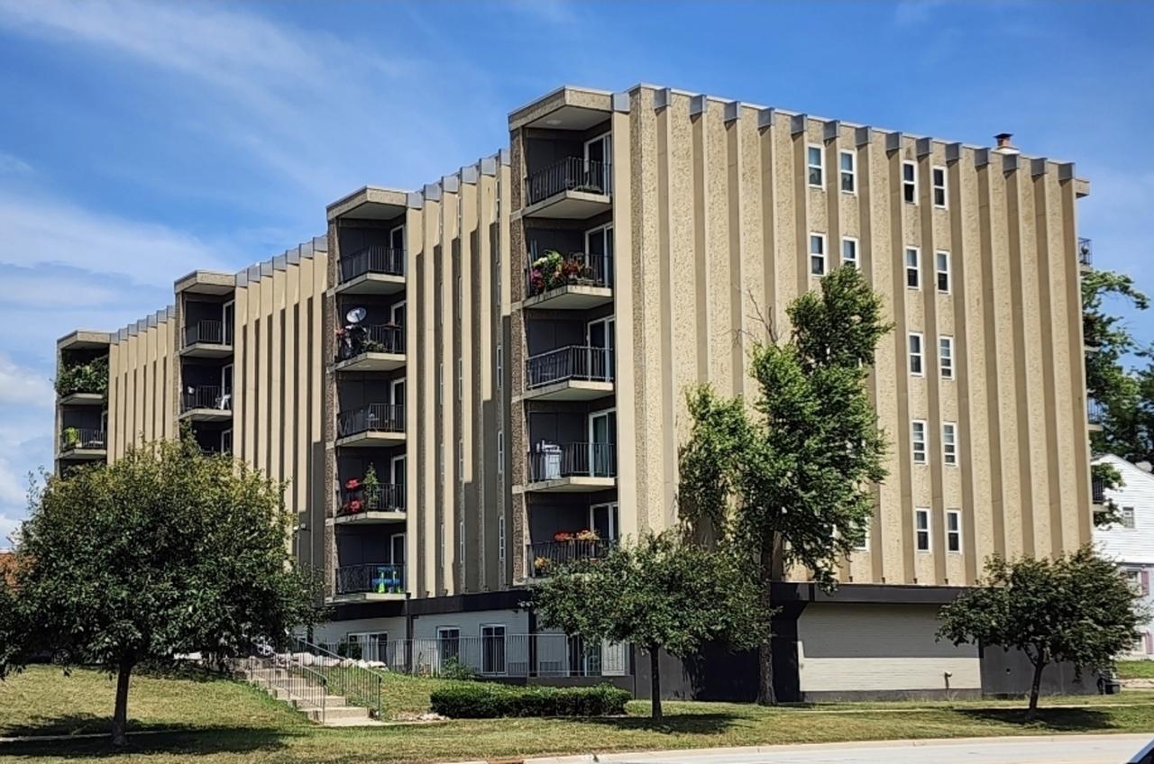 9514 Lawrence Ave. #2106, Schiller Park, IL 60176