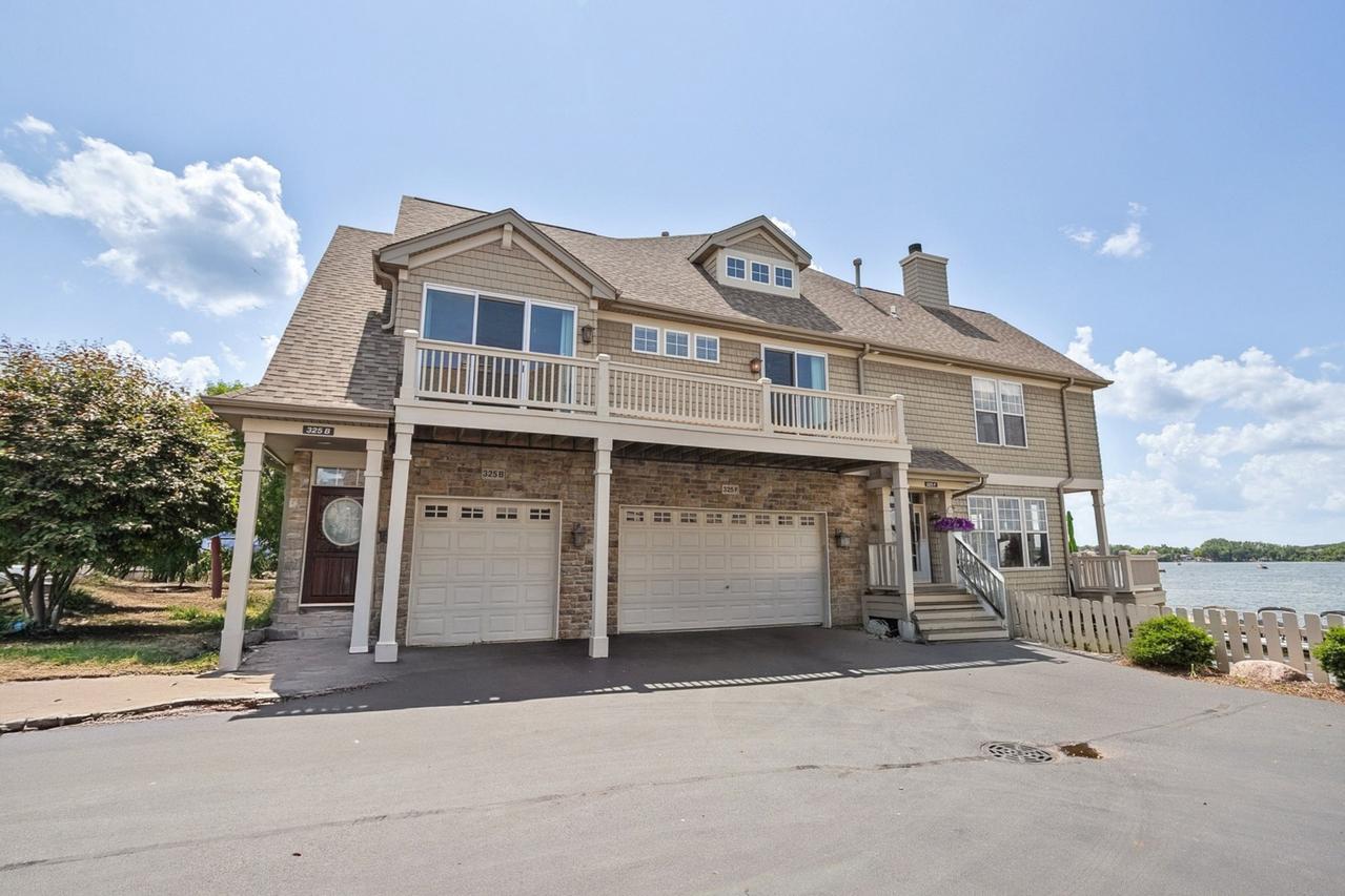 325 Sundown Ct. #B, Wauconda, IL 60084