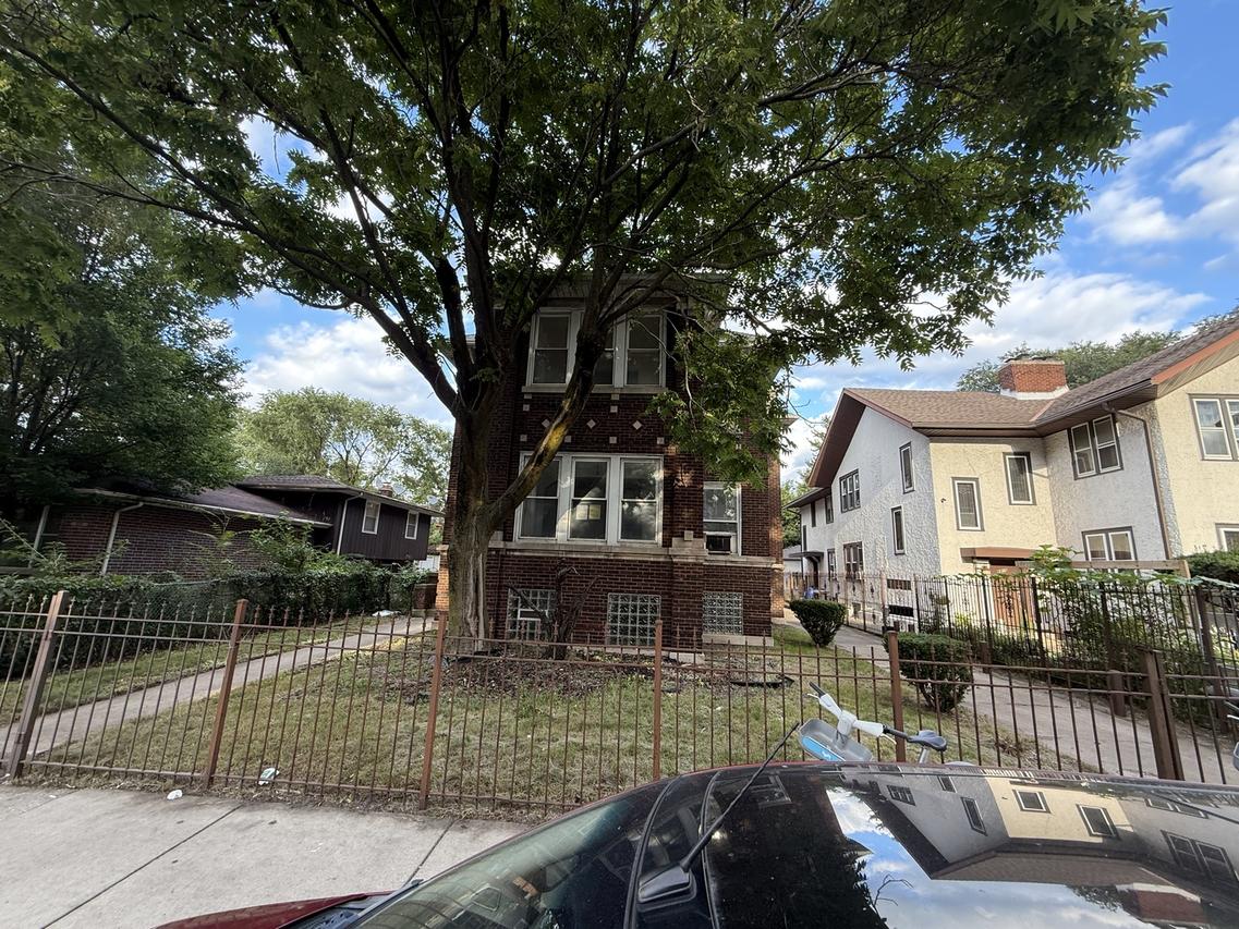 6911 S Jeffery Blvd., Chicago, IL 60649