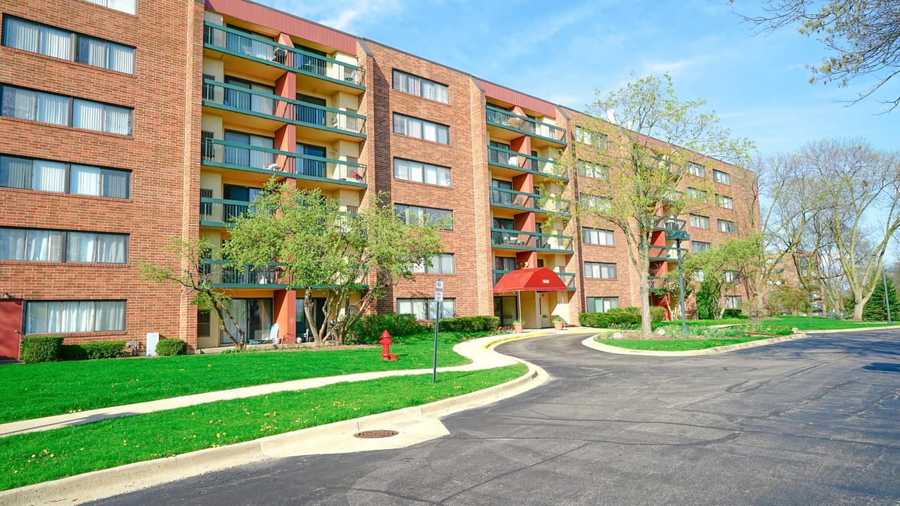 1840 Huntington Blvd. #412, Hoffman Estates, IL 60169