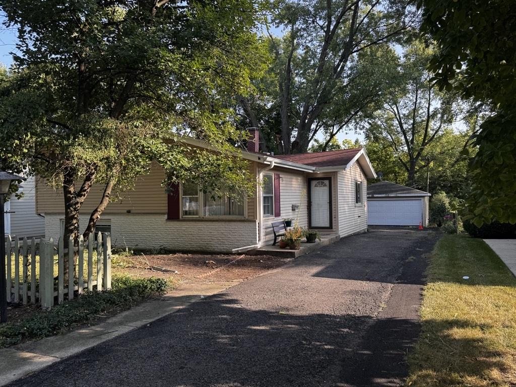 597 Lowden Ave., Glen Ellyn, IL 60137