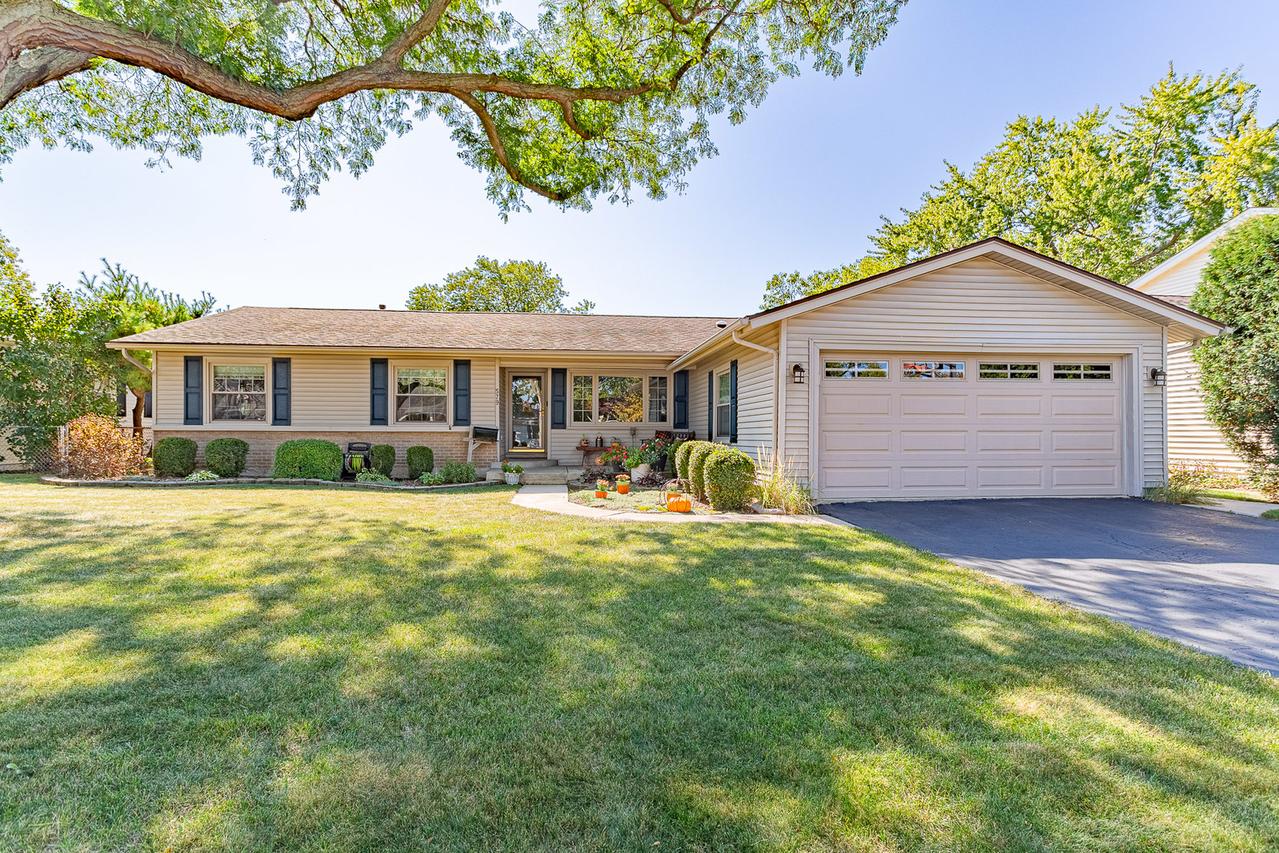 579 Bristol Ln., Elk Grove Village, IL 60007