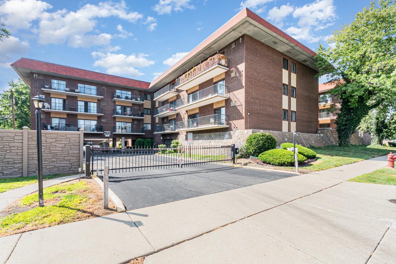9540 Mayfield Ave. #S214, Oak Lawn, IL 60453