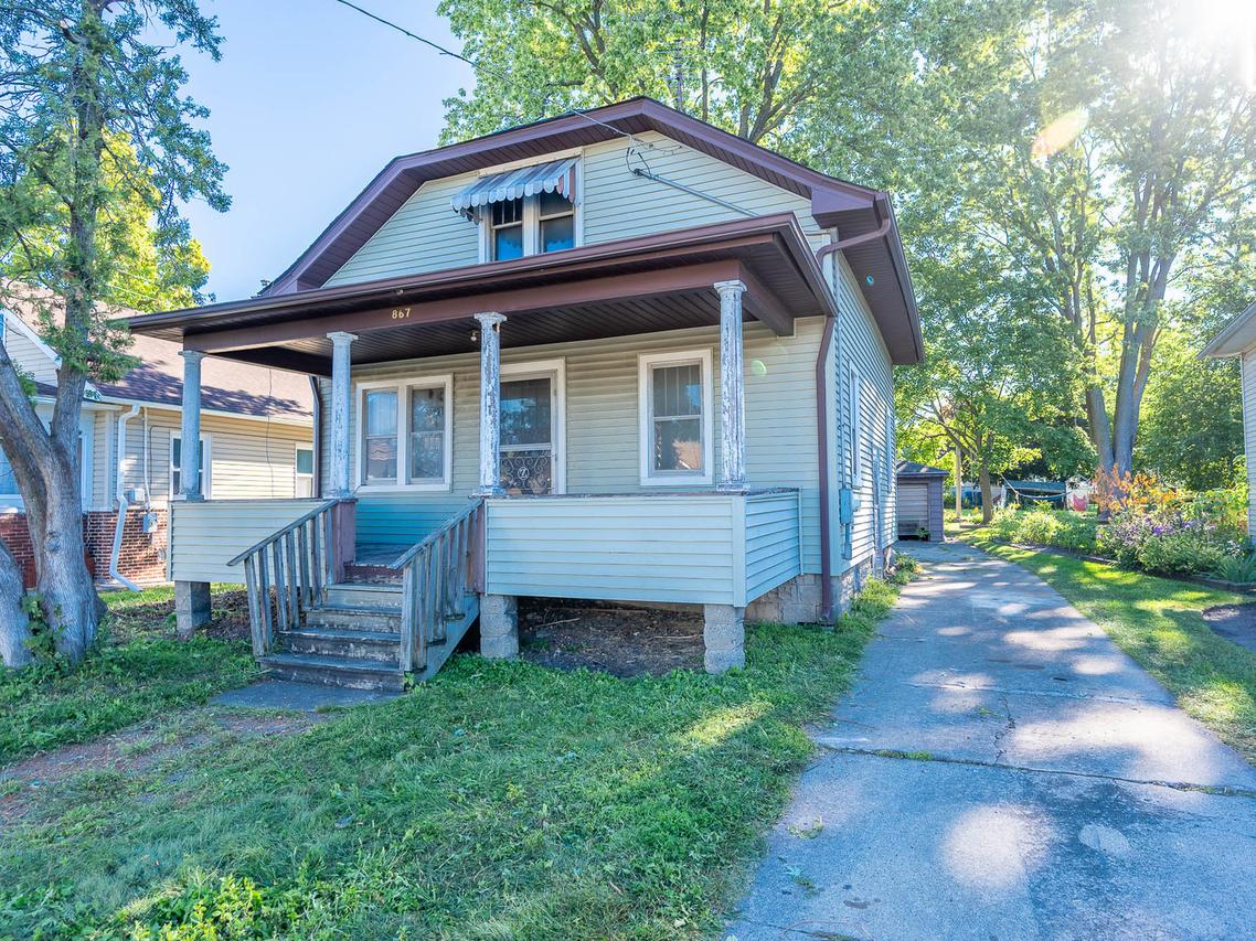 867 Church Rd., Aurora, IL 60505