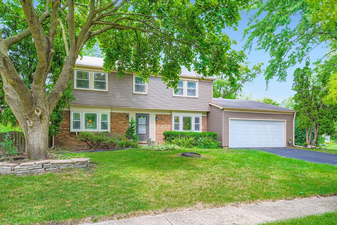 98 Stonegate Rd., Buffalo Grove, IL 60089