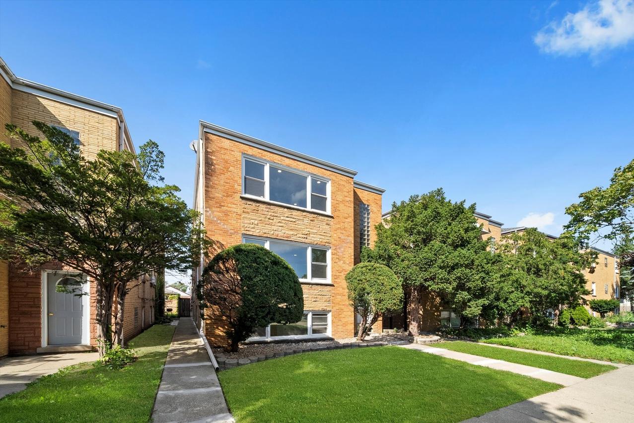 7062 W Diversey Ave., Chicago, IL 60707