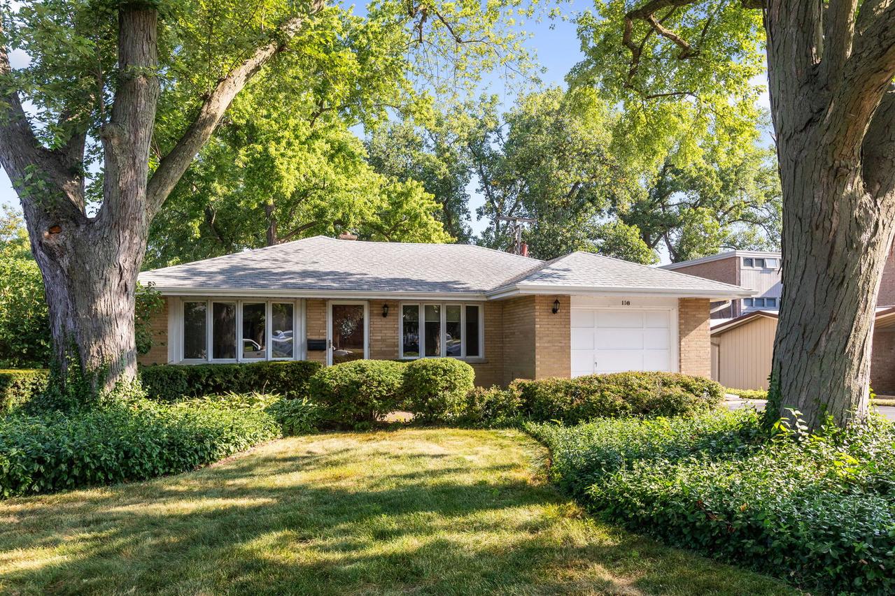 116 Sturtz St., Barrington, IL 60010