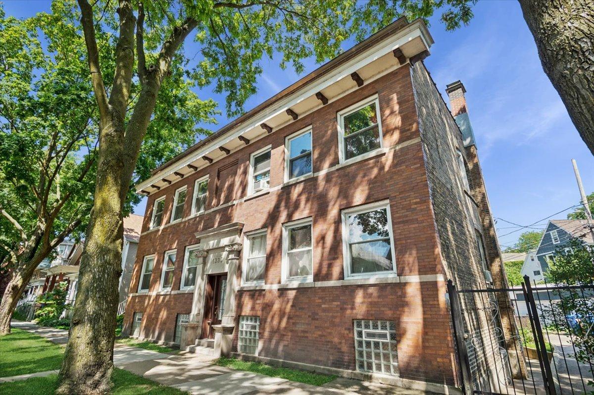 1330 W Early Ave., Chicago, IL 60660