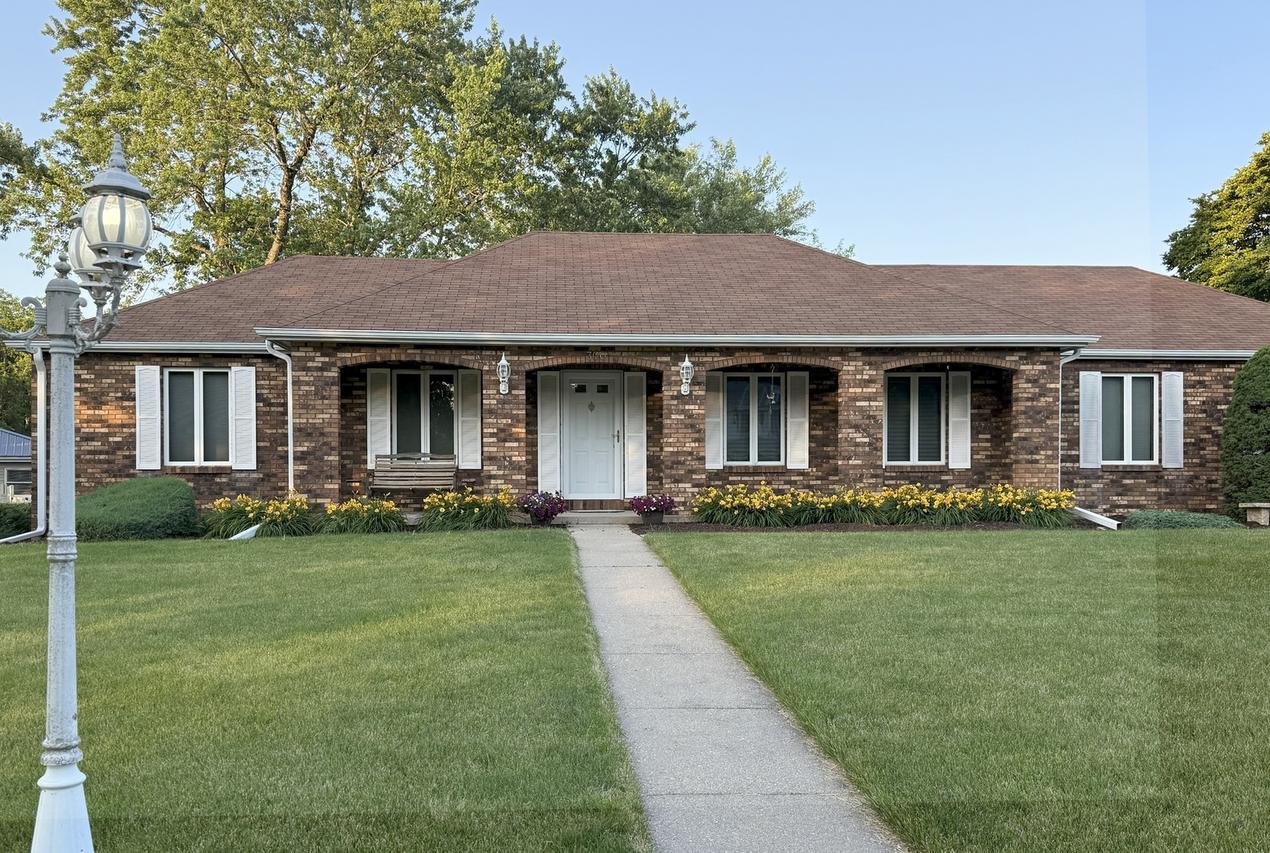300 Fieldstone Ln., Dixon, IL 61021
