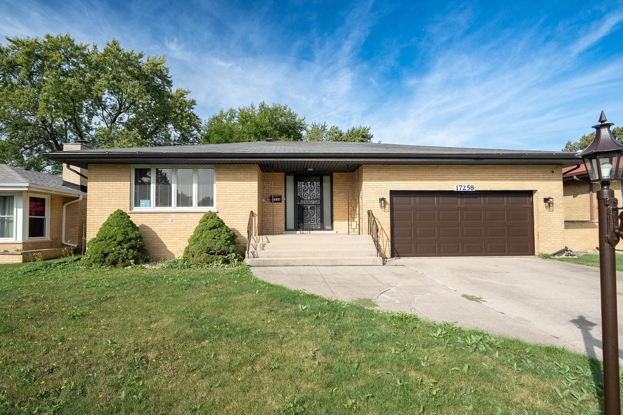 17258 William St., Lansing, IL 60438