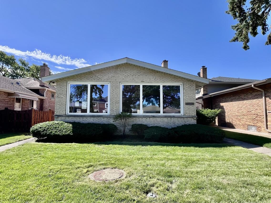 4939 Fargo Ave., Skokie, IL 60077