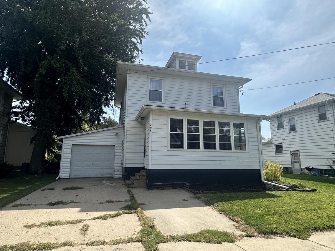 308 S Genesee St., Morrison, IL 61270