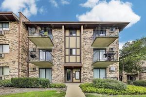 340 Klein Creek Ct. #c, Carol Stream, IL 60188