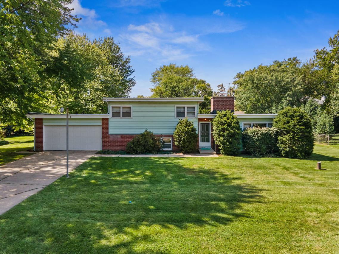 311 Roberts Ln., Batavia, IL 60510