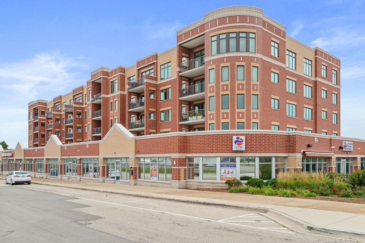 225 Main St. #201, Roselle, IL 60172