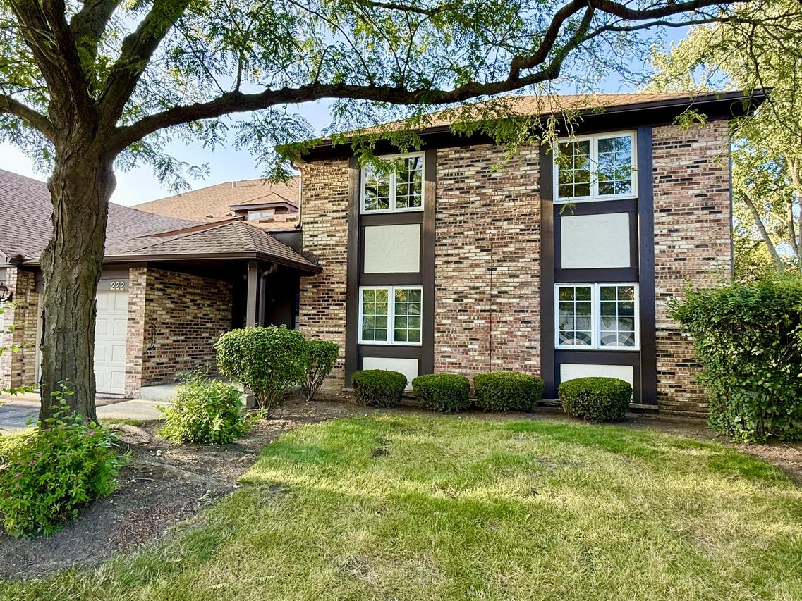 222 Stanhope Dr. #B, Willowbrook, IL 60527